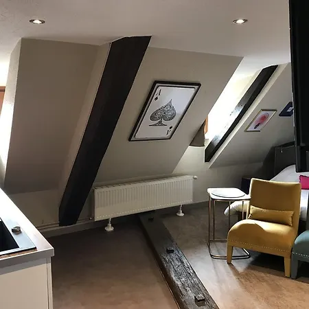 In Le 34 Petite Venise